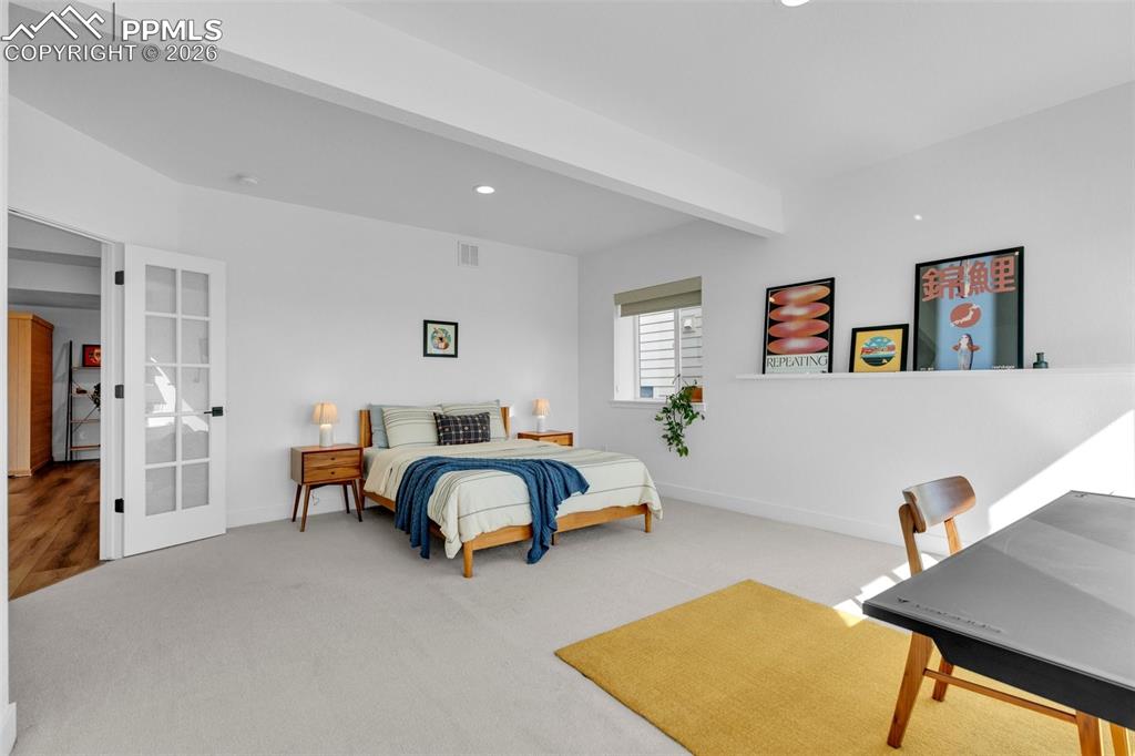 Image 43 of 50: Bedroom