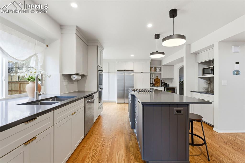 Image 10 of 50: Kitchen