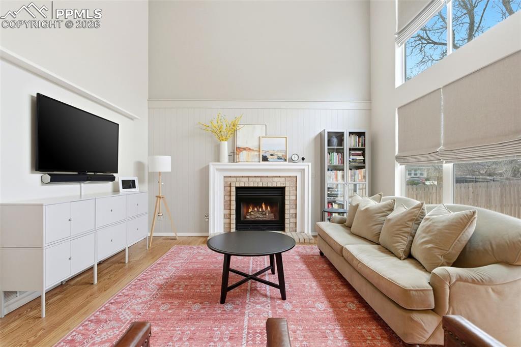 Image 13 of 50: Living Room