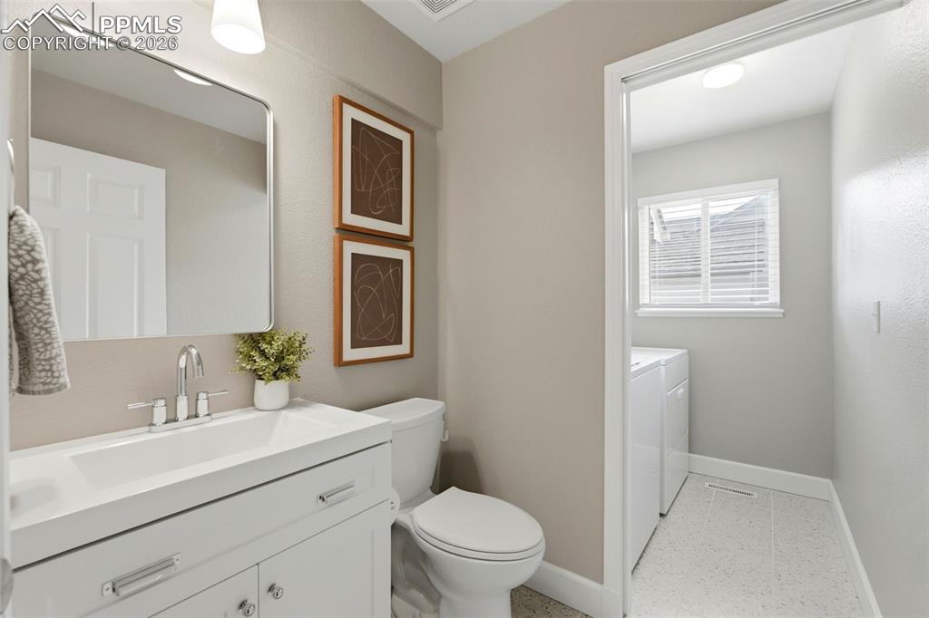 Image 15 of 50: Bathroom