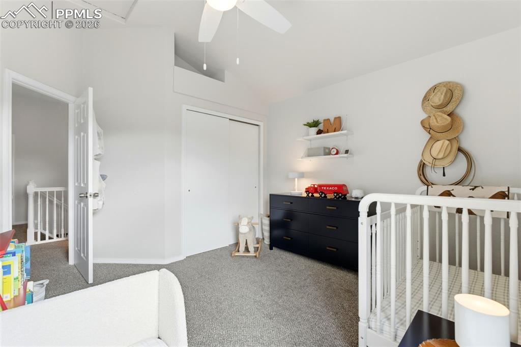 Image 29 of 50: Bedroom