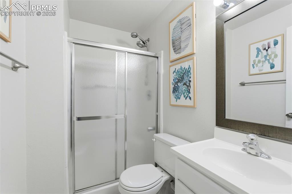 Image 37 of 50: Bathroom