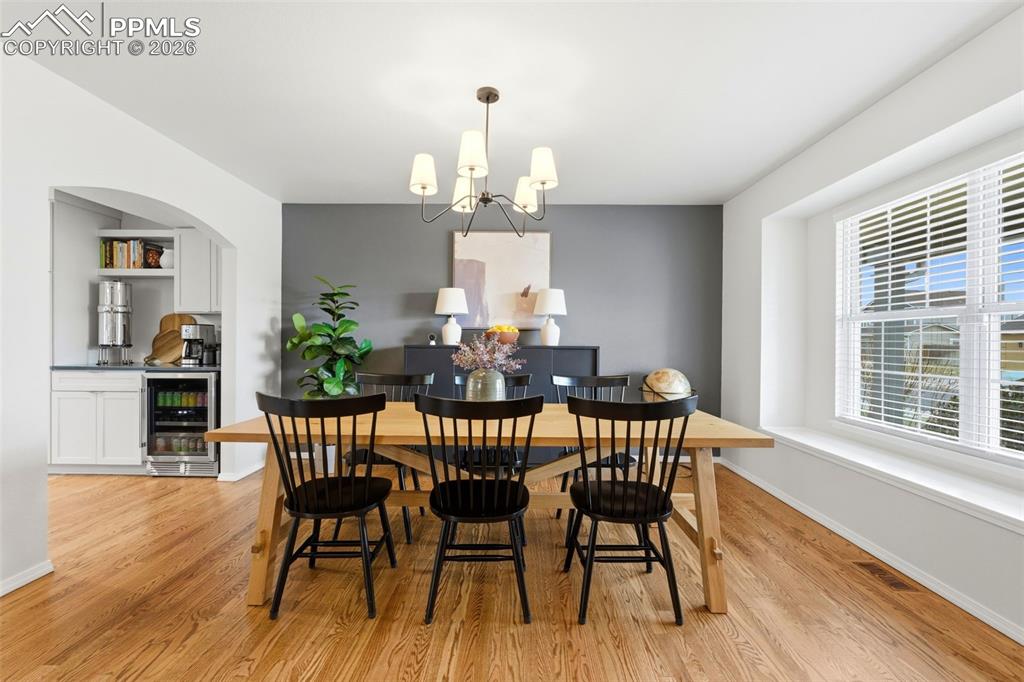 Image 4 of 50: Dining Area