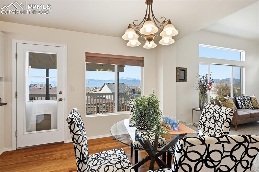 Image 17 of 48: Dining Area