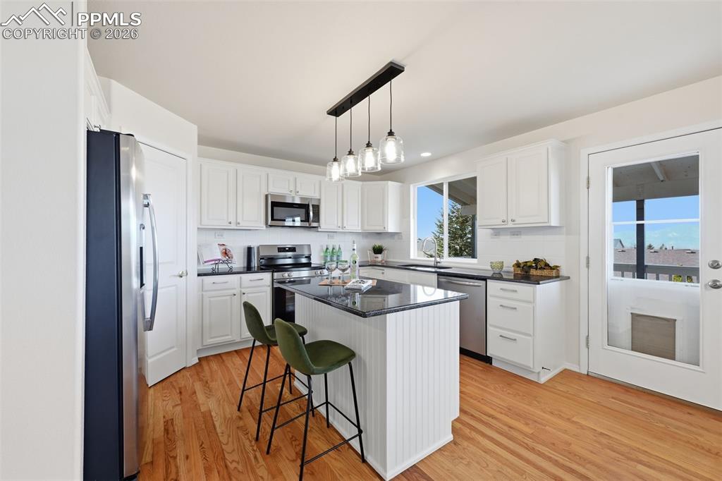 Image 18 of 48: Kitchen