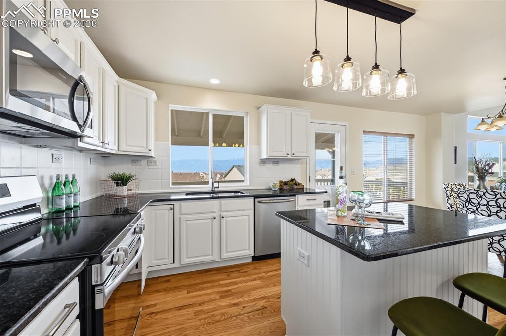 Image 2 of 48: Kitchen