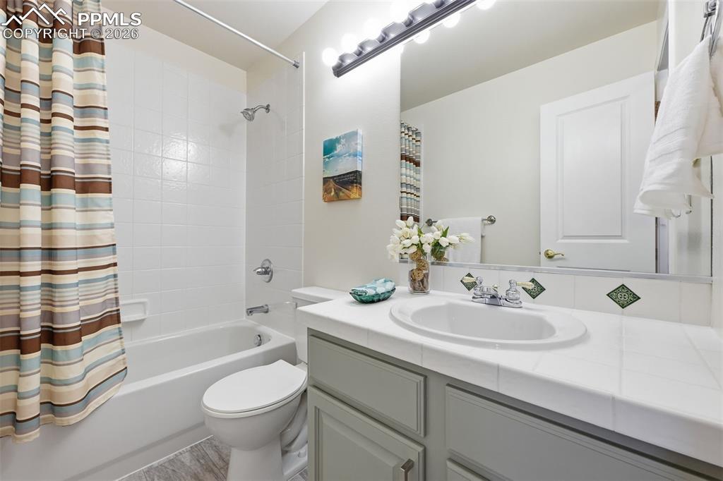 Image 29 of 48: Bathroom