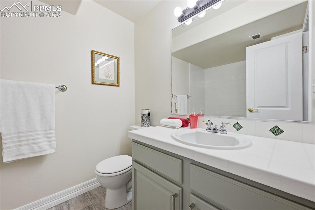 Image 37 of 48: Bathroom