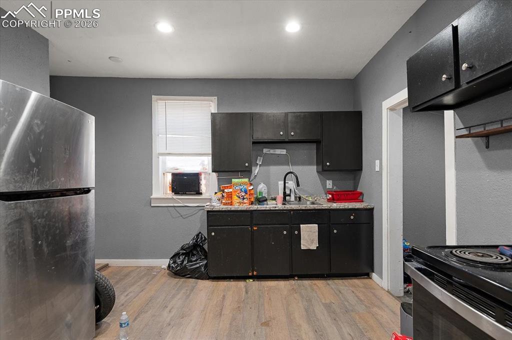 Image 10 of 21: Kitchen