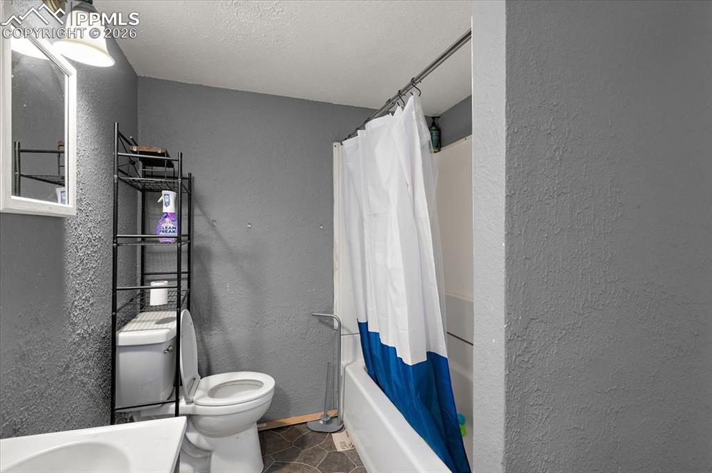 Image 13 of 21: Bathroom