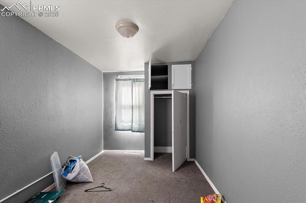 Image 5 of 21: Bedroom