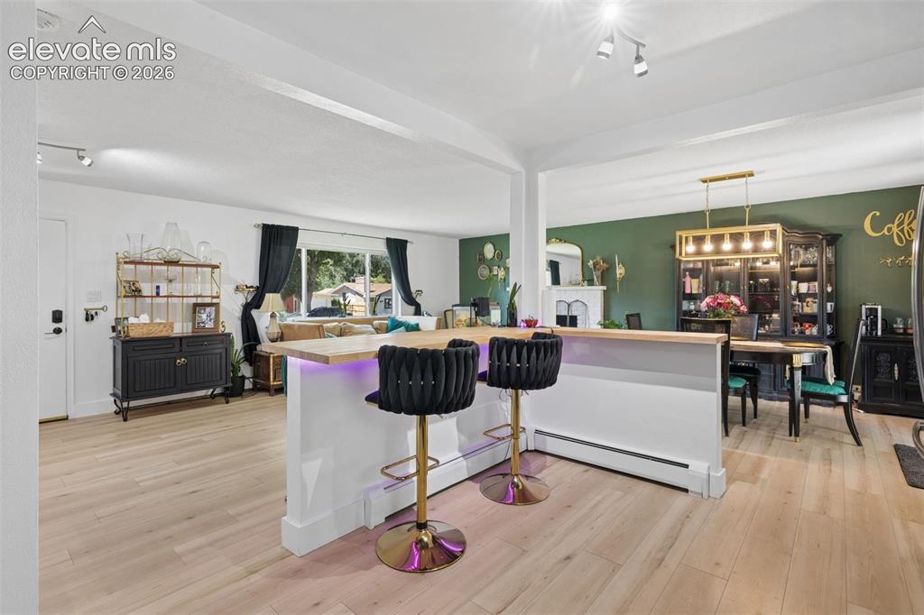 Image 15 of 42: Kitchen