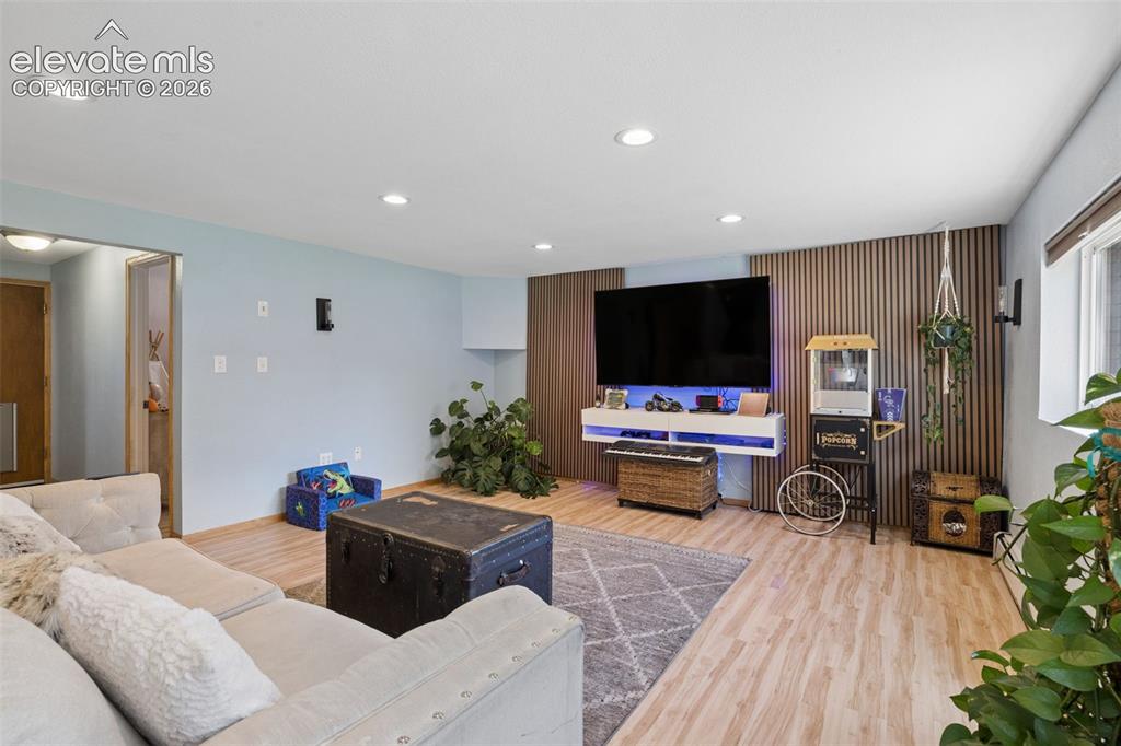 Image 19 of 42: Living Room