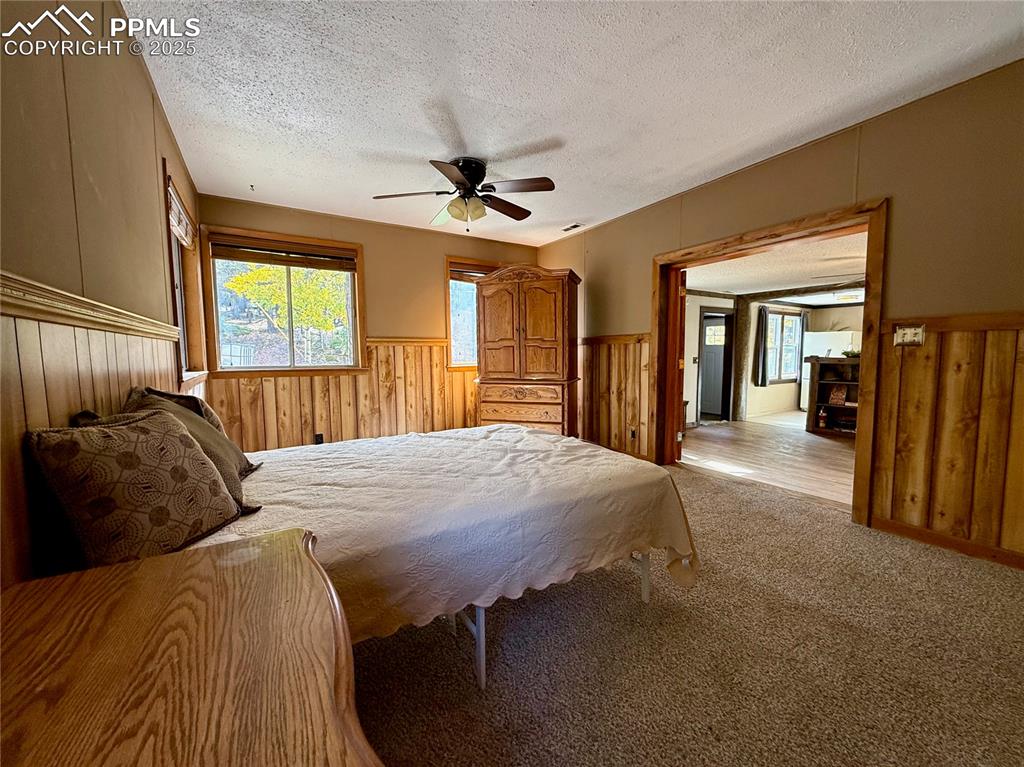 Image 6 of 14: Bedroom