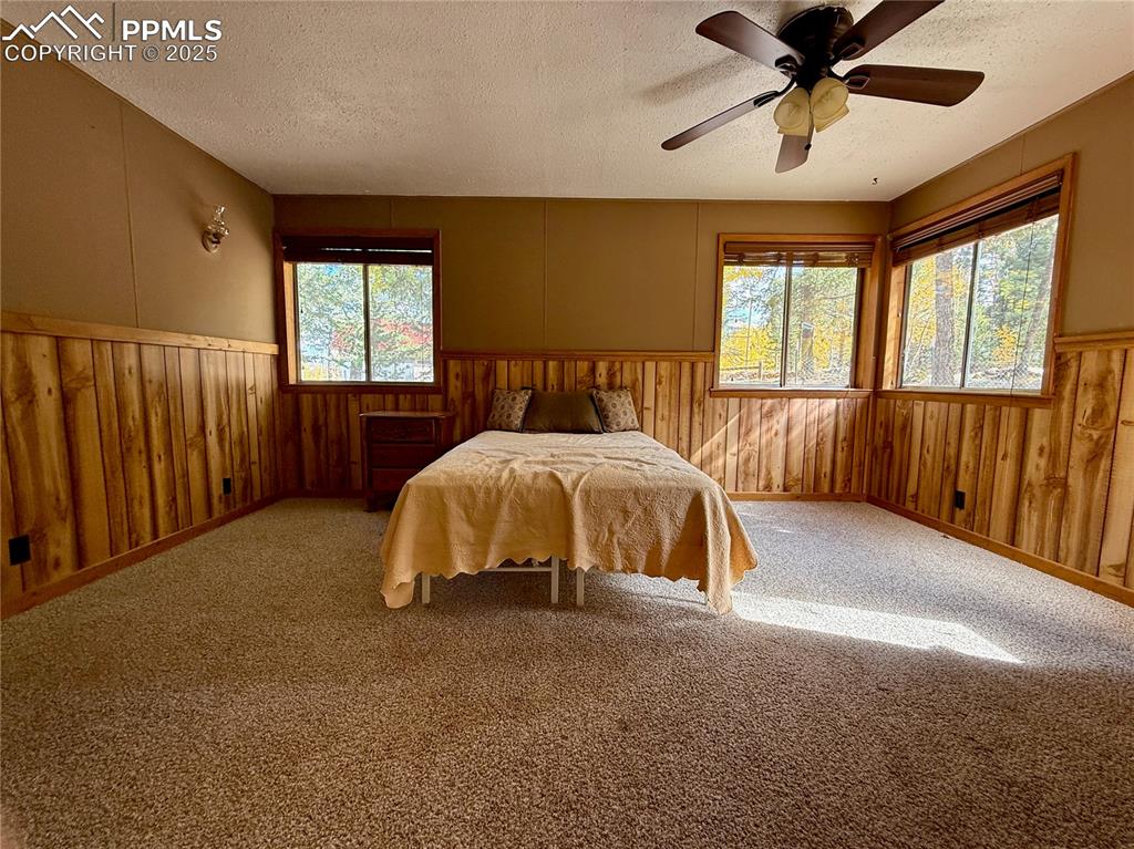 Image 8 of 14: Bedroom