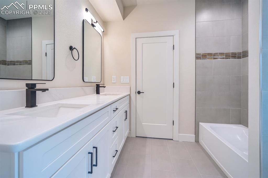 Image 15 of 46: Bathroom