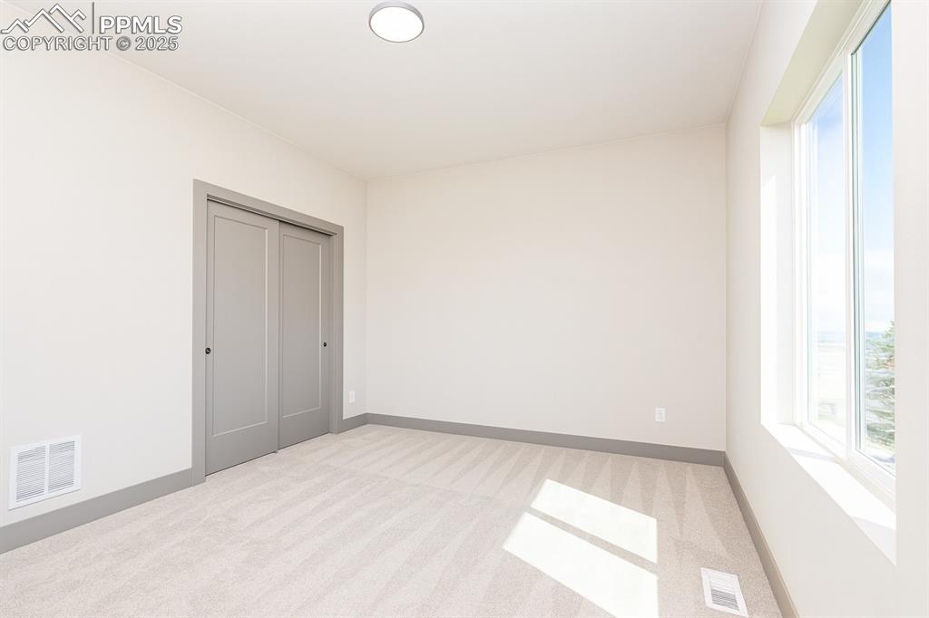 Image 23 of 46: Bedroom