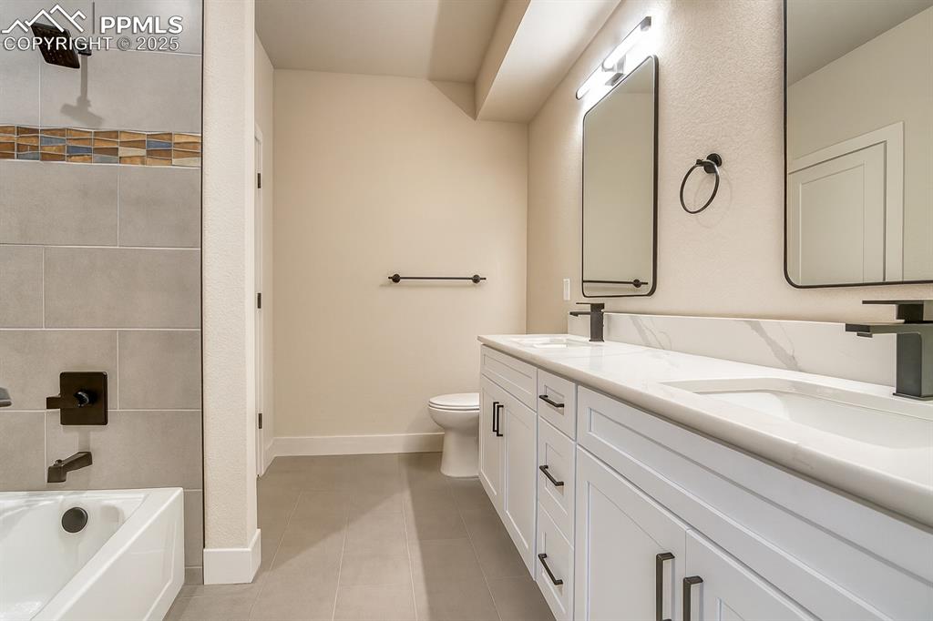 Image 31 of 46: Bathroom