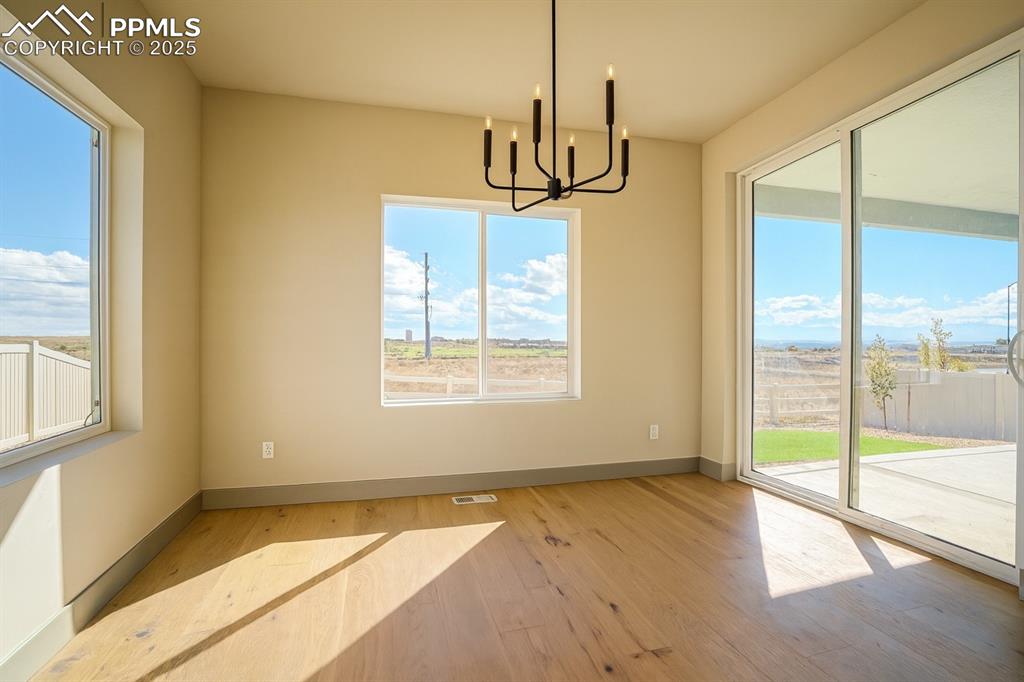 Image 8 of 46: Dining Area