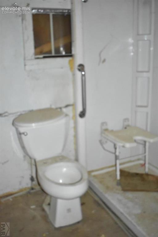 Image 10 of 17: Bathroom
