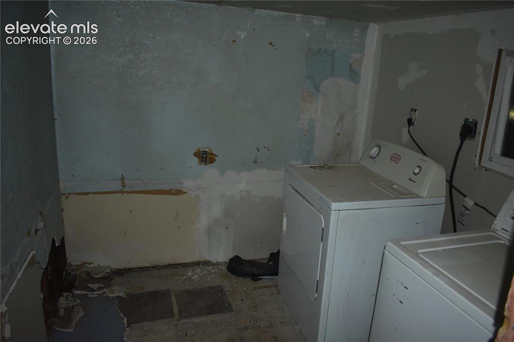 Image 18 of 26: Laundry
