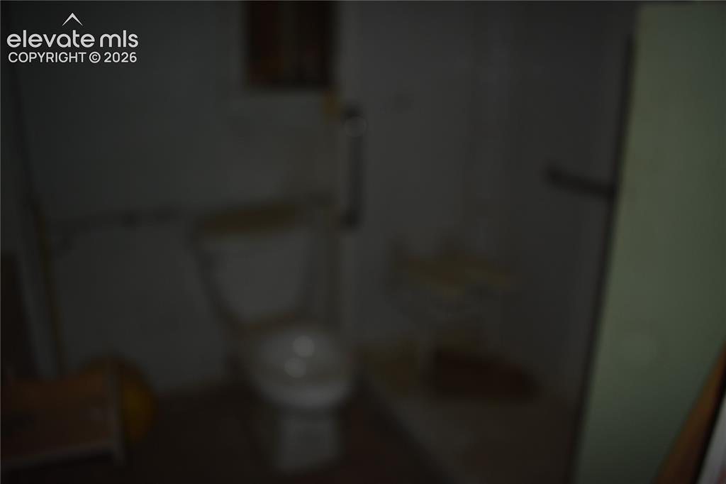 Image 20 of 26: Bathroom
