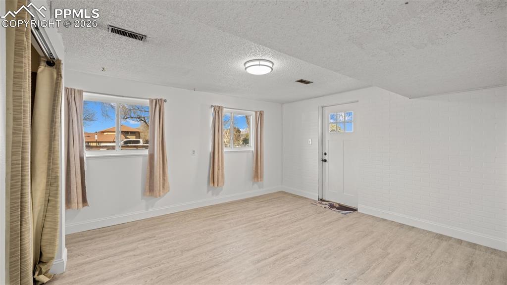 Image 12 of 29: Entry