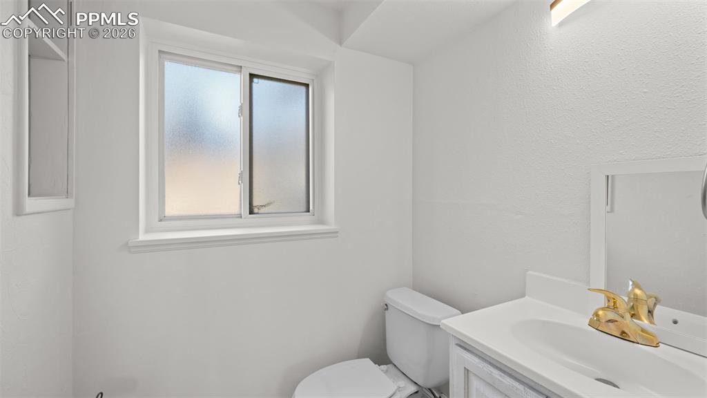 Image 16 of 29: Bathroom