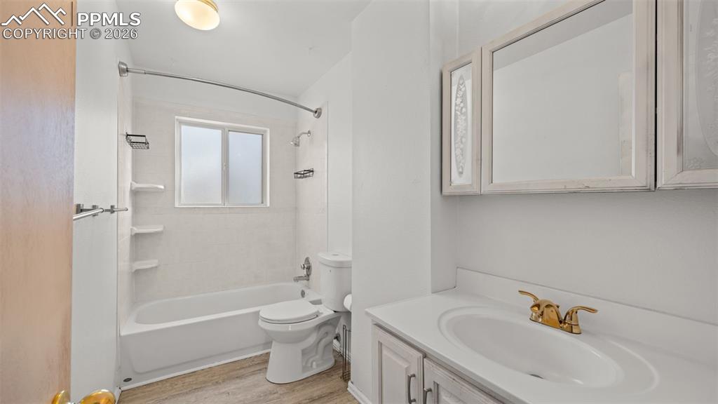 Image 21 of 29: Bathroom