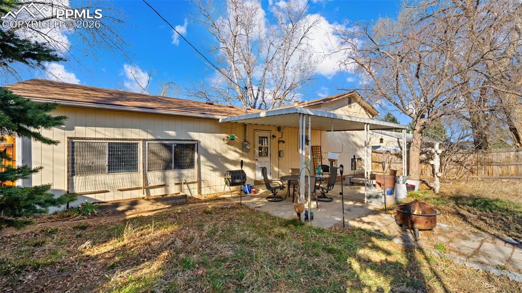 Image 22 of 29: Back of Structure