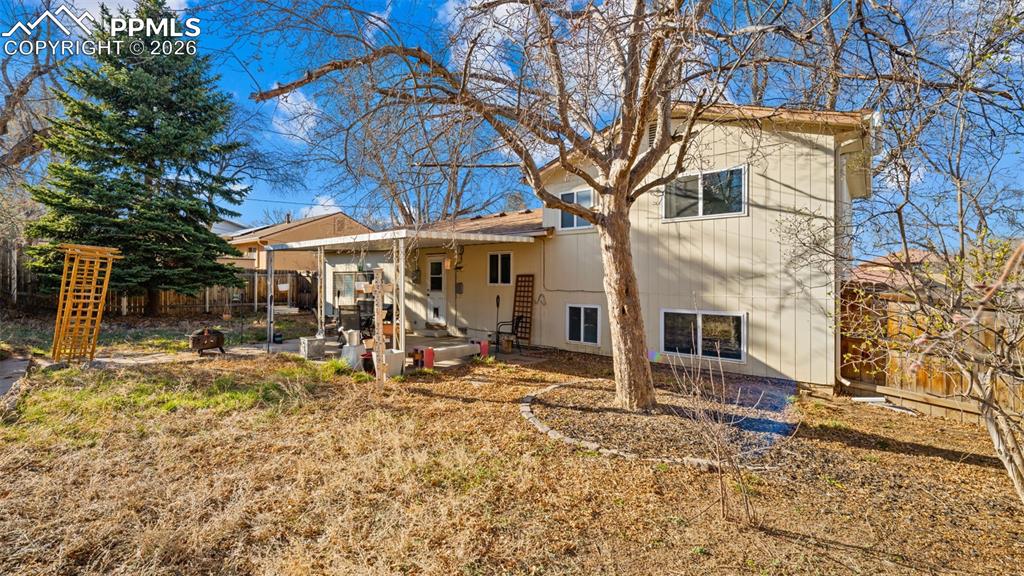 Image 23 of 29: Back of Structure