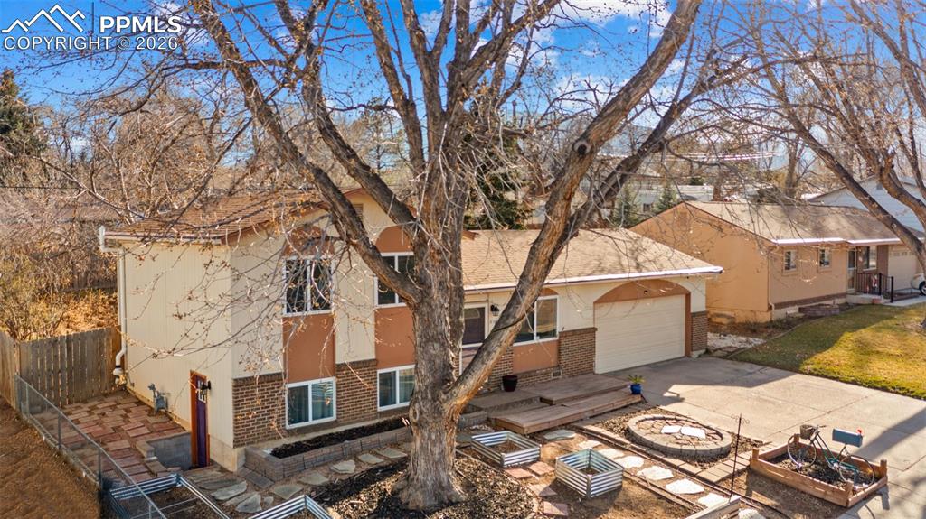 Image 27 of 29: Front of Structure