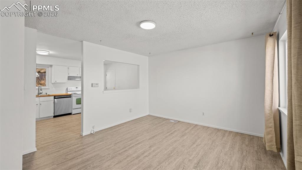 Image 5 of 29: Living Room