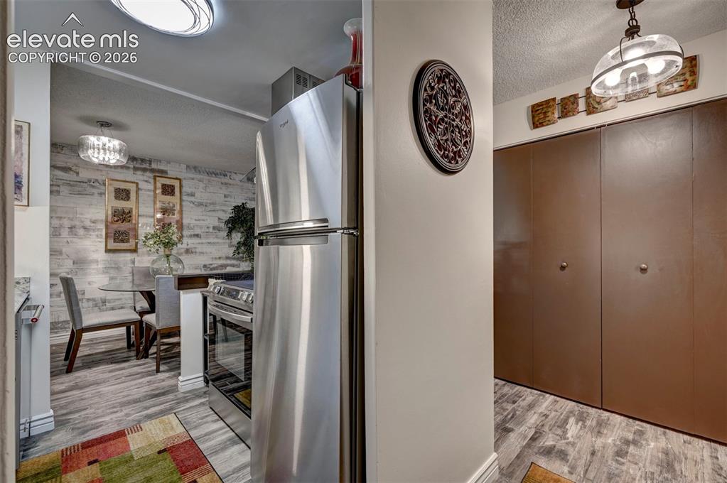 Image 5 of 33: Entryway w/ Kitchen on the left