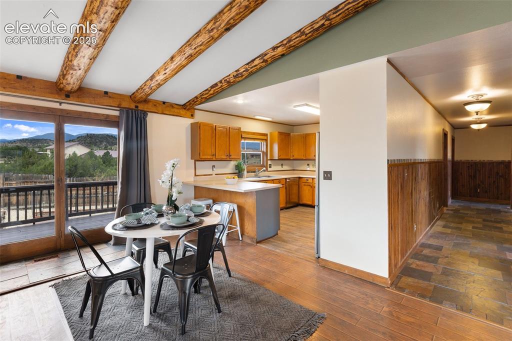 Image 19 of 49: Kitchen