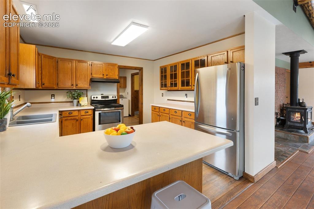 Image 21 of 49: Kitchen