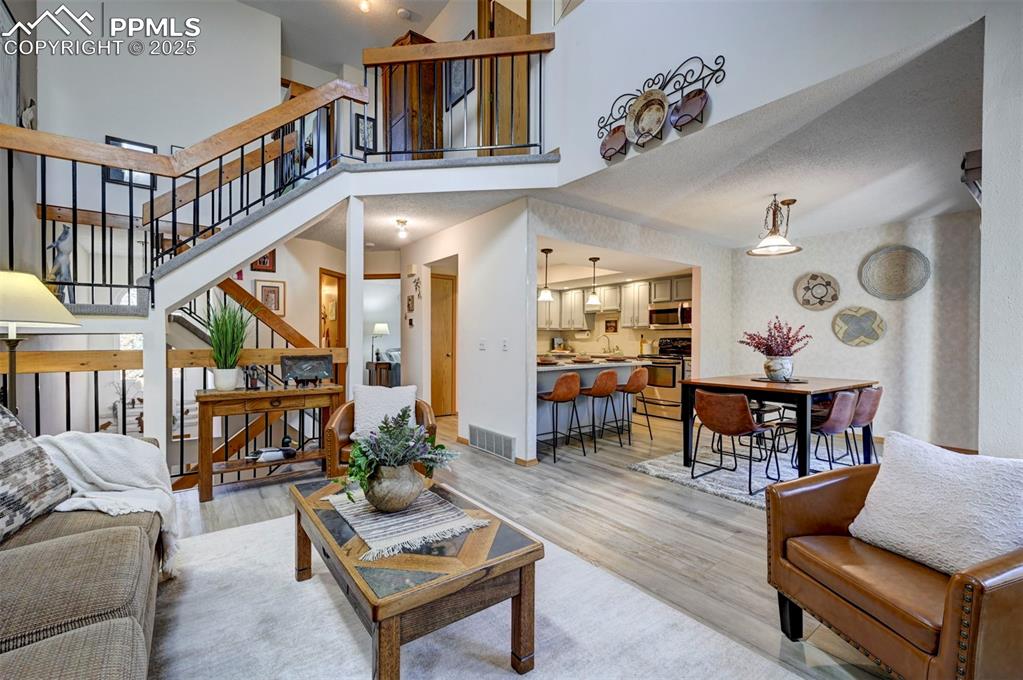 Image 5 of 43: Vaulted Ceilings, LR/DR Combo w/ Walkout