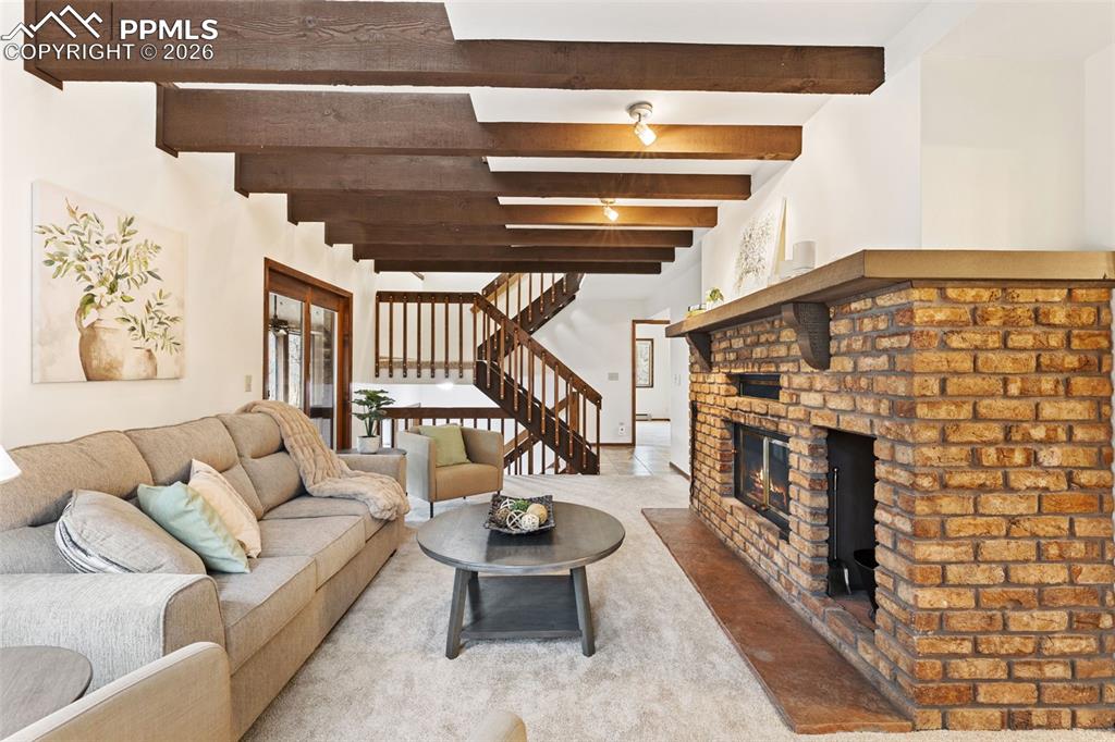 Image 17 of 42: Living Room