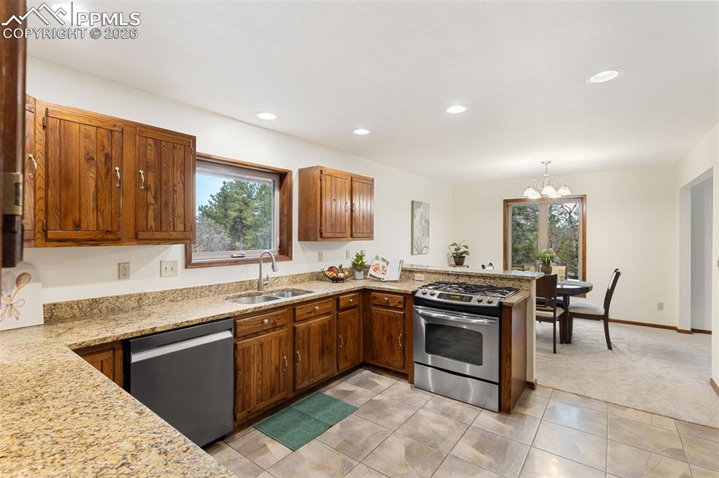 Image 20 of 42: Kitchen