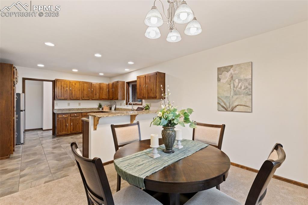 Image 22 of 42: Dining Area