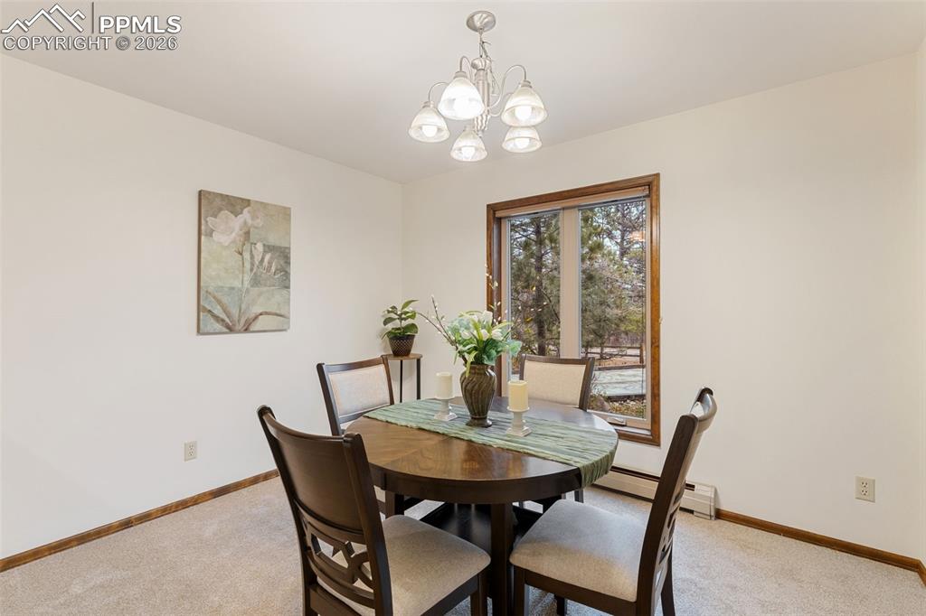 Image 23 of 42: Dining Area