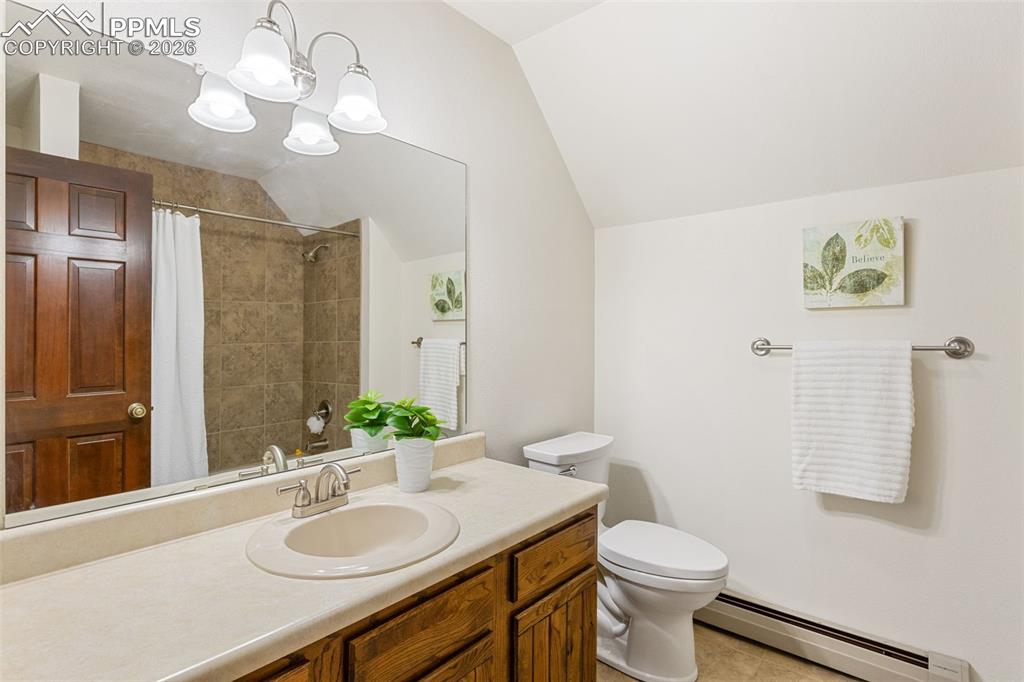 Image 34 of 42: Bathroom