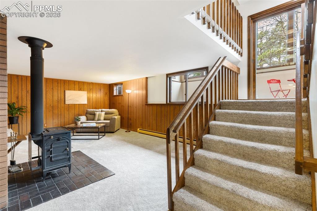 Image 36 of 42: Living Room