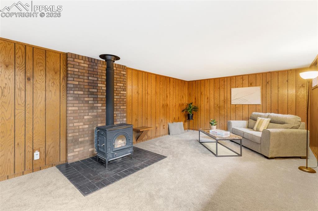 Image 37 of 42: Living Room