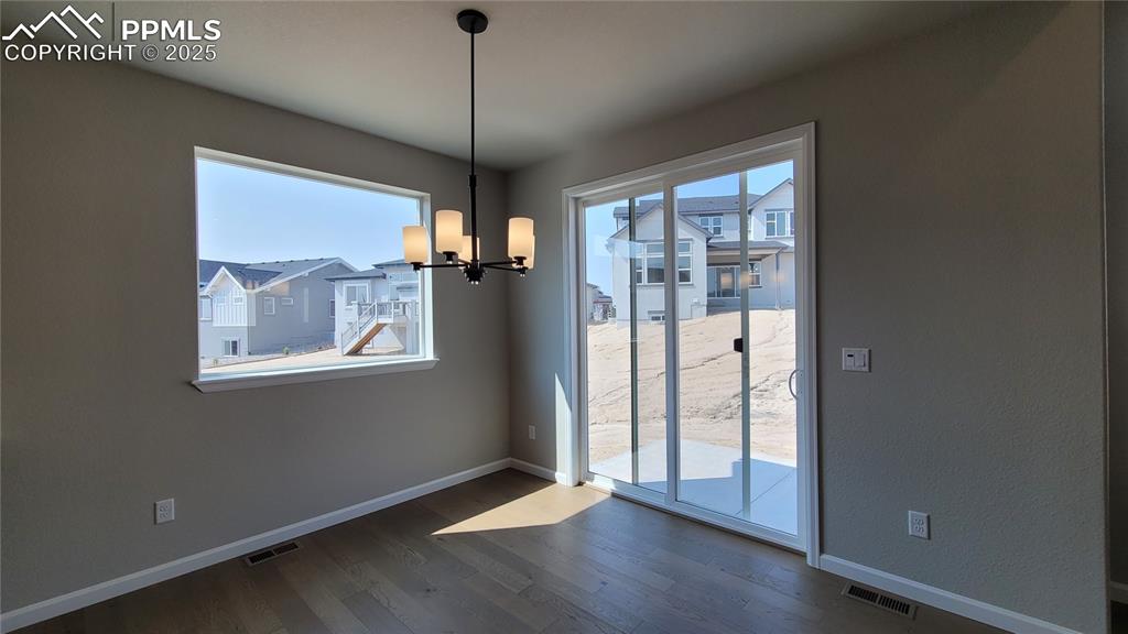 Image 8 of 23: Dining Area