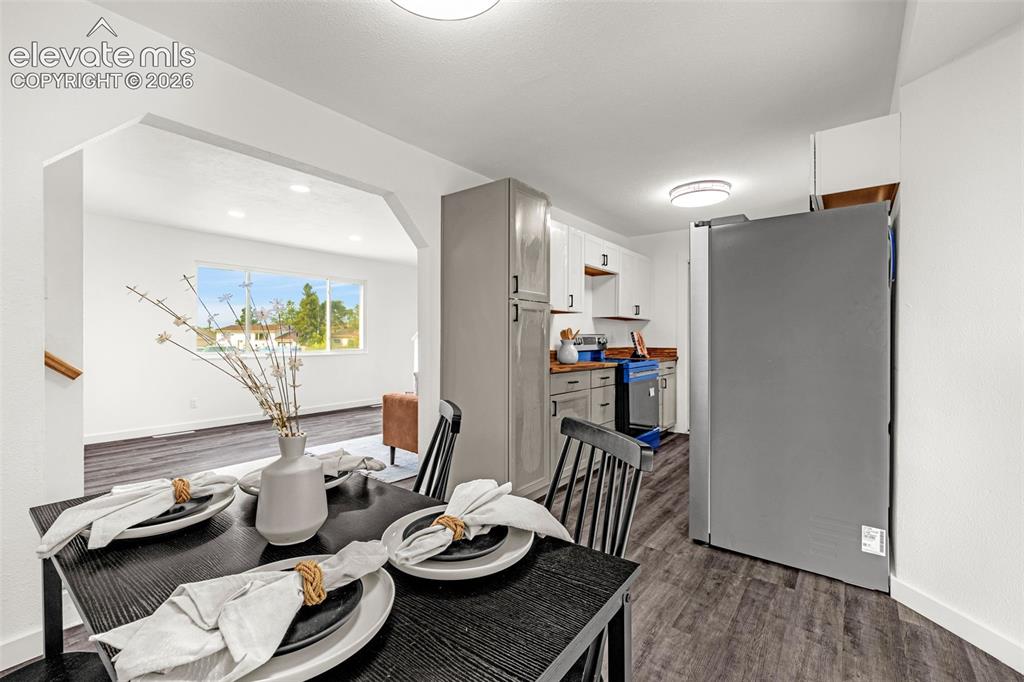 Image 11 of 43: Dining Area