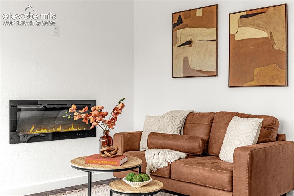 Image 15 of 43: Living Room