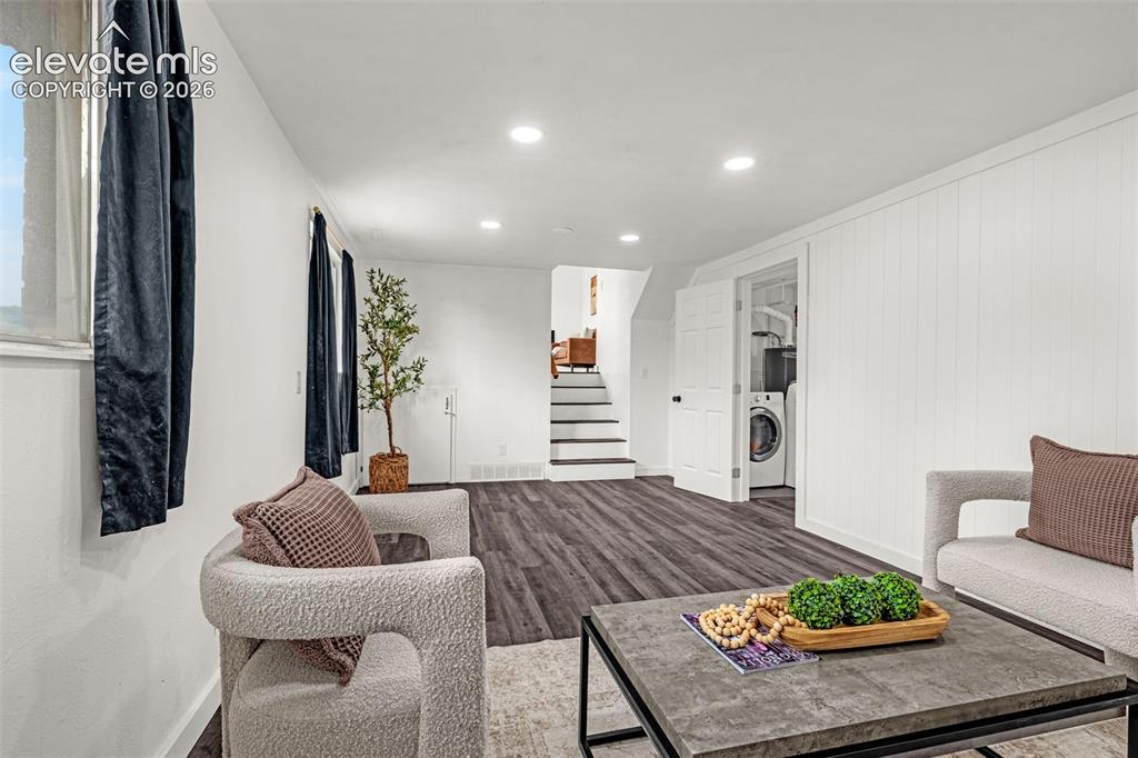 Image 17 of 43: Living Room