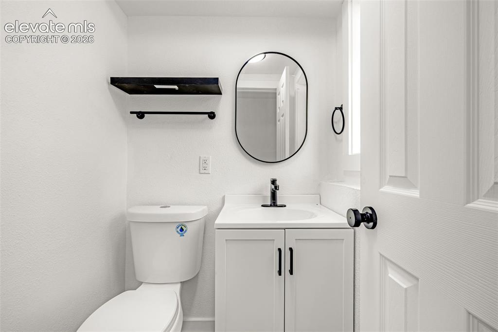 Image 20 of 43: Bathroom