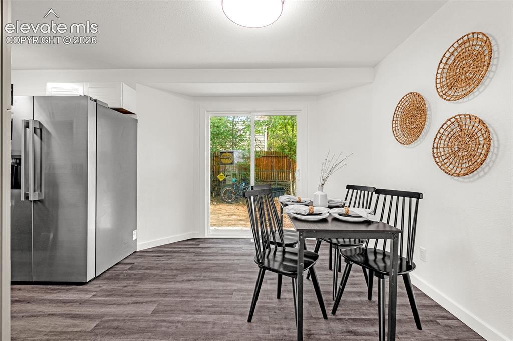 Image 8 of 43: Dining Area